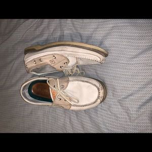 Discounted white/tan sperrys